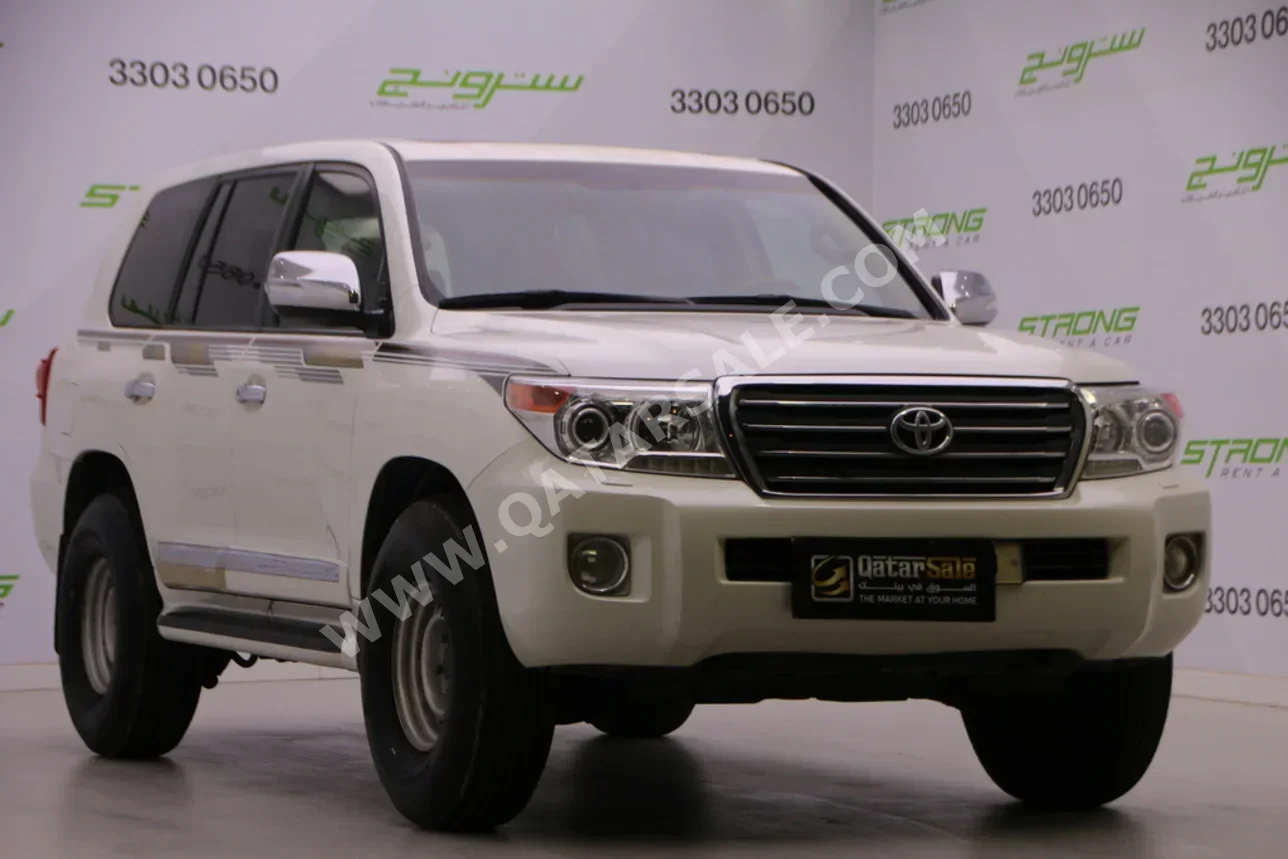 تويوتا  لاند كروزر  جي اكس ار  2012  اوتوماتيك  200,000 كم  8 سلندر  دفع رباعي  اس يو في  أبيض