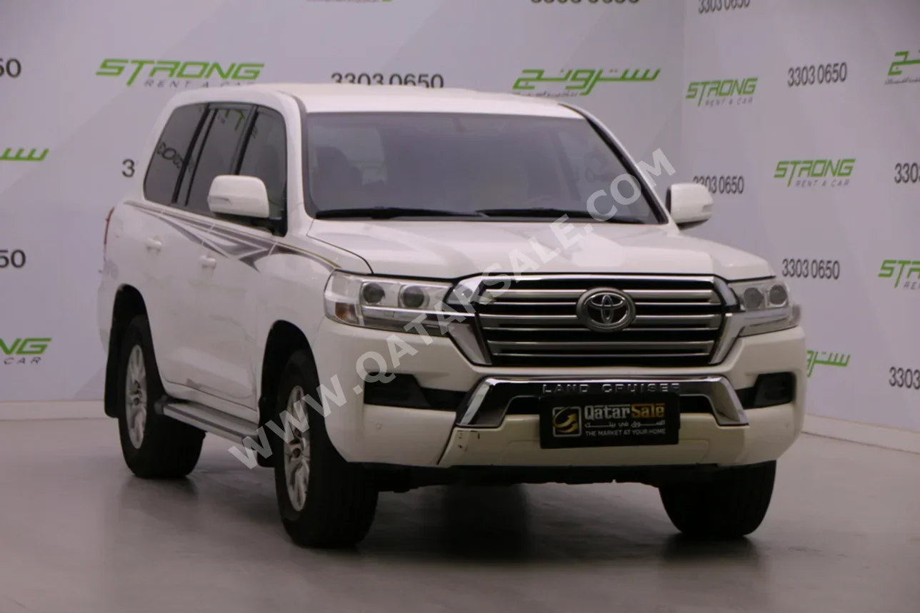 تويوتا  لاند كروزر  جي اكس ار  2018  اوتوماتيك  175,000 كم  6 سلندر  دفع رباعي  اس يو في  أبيض