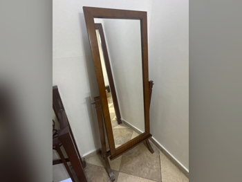 المرايا مرآة فوق خزنة مستطيل بنى