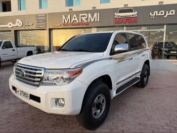 تويوتا  لاند كروزر  في اكس ار  2012  اوتوماتيك  388,000 كم  8 سلندر  دفع رباعي  اس يو في  أبيض