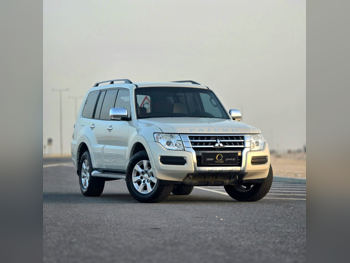 Mitsubishi  Pajero  GLS  2019  Automatic  117,000 Km  6 Cylinder  Four Wheel Drive (4WD)  SUV  White