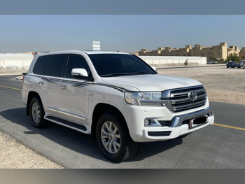 Toyota  Land Cruiser  VXR  2017  Automatic  290,000 Km  8 Cylinder  Four Wheel Drive (4WD)  SUV  White