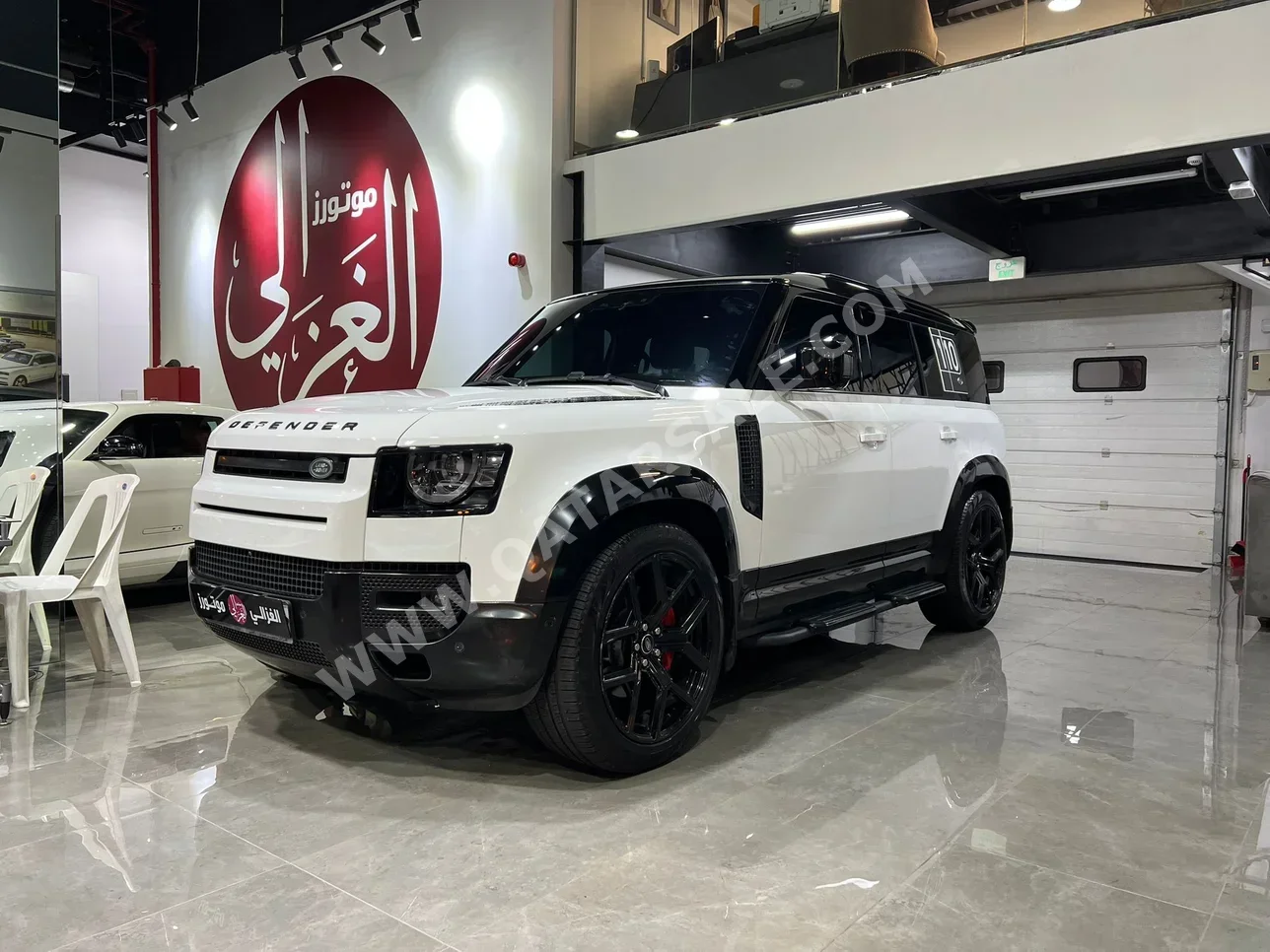 لاند روفر ديفيندر 110 2022 اوتوماتيك 166,000 كم 6 سلندر دفع رباعي اس يو في أبيض