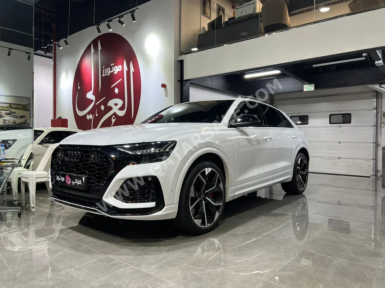اودي كيو 8 ار اس 2021 اوتوماتيك 82,000 كم 8 سلندر دفع رباعي اس يو في أبيض تحت الضمان