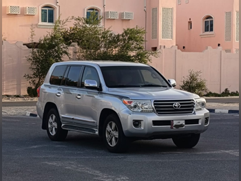 تويوتا  لاند كروزر  جي اكس ار  2013  اوتوماتيك  338,000 كم  6 سلندر  دفع رباعي  اس يو في  فضي