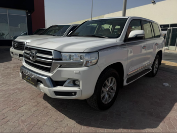 تويوتا  لاند كروزر  جي اكس ار  2019  اوتوماتيك  195,000 كم  6 سلندر  دفع رباعي  اس يو في  أبيض