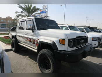 تويوتا  لاند كروزر  ال اكس  2018  عادي  100,000 كم  6 سلندر  دفع رباعي  بيكب  أبيض