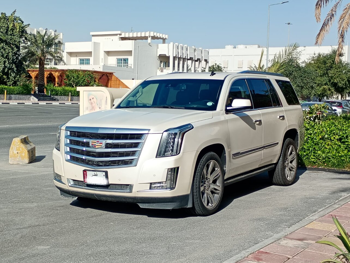 Cadillac  Escalade  2015  Automatic  120,000 Km  8 Cylinder  Four Wheel Drive (4WD)  SUV  White