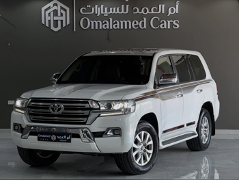تويوتا  لاند كروزر  جي اكس ار  2016  اوتوماتيك  332,000 كم  8 سلندر  دفع رباعي  اس يو في  أبيض