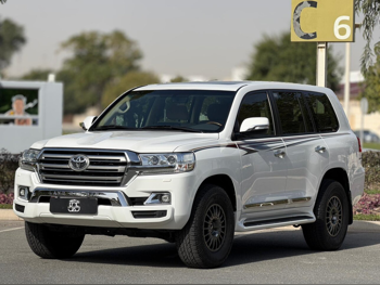 Toyota  Land Cruiser  GXR  2018  Automatic  130,000 Km  8 Cylinder  Four Wheel Drive (4WD)  SUV  White