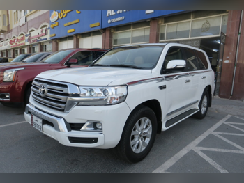 تويوتا  لاند كروزر  جي اكس ار  2021  اوتوماتيك  245,000 كم  8 سلندر  دفع رباعي  اس يو في  أبيض