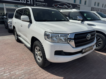 تويوتا  لاند كروزر  جي  2018  اوتوماتيك  99,000 كم  6 سلندر  دفع رباعي  اس يو في  أبيض