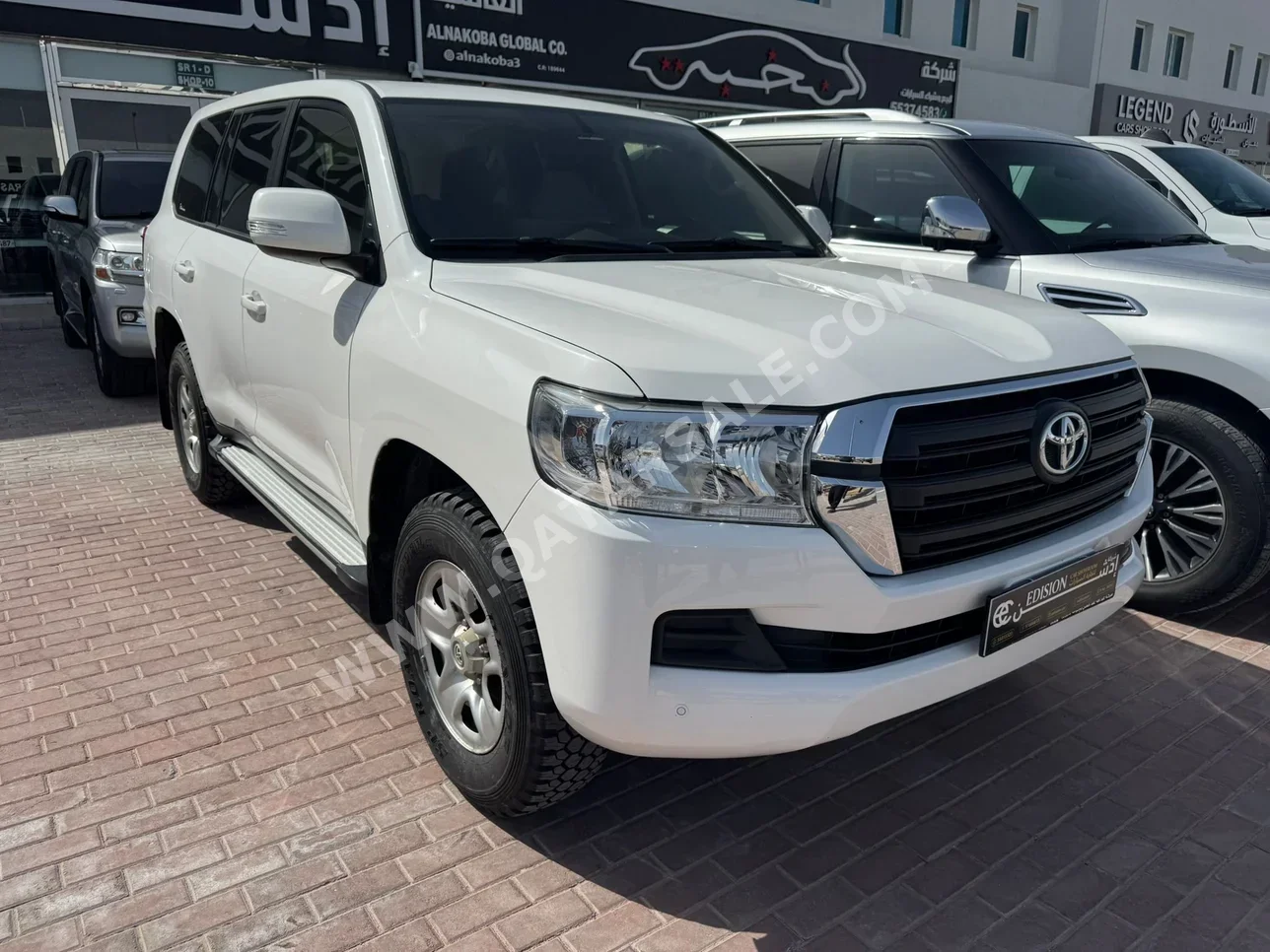 تويوتا  لاند كروزر  جي  2018  اوتوماتيك  99,000 كم  6 سلندر  دفع رباعي  اس يو في  أبيض