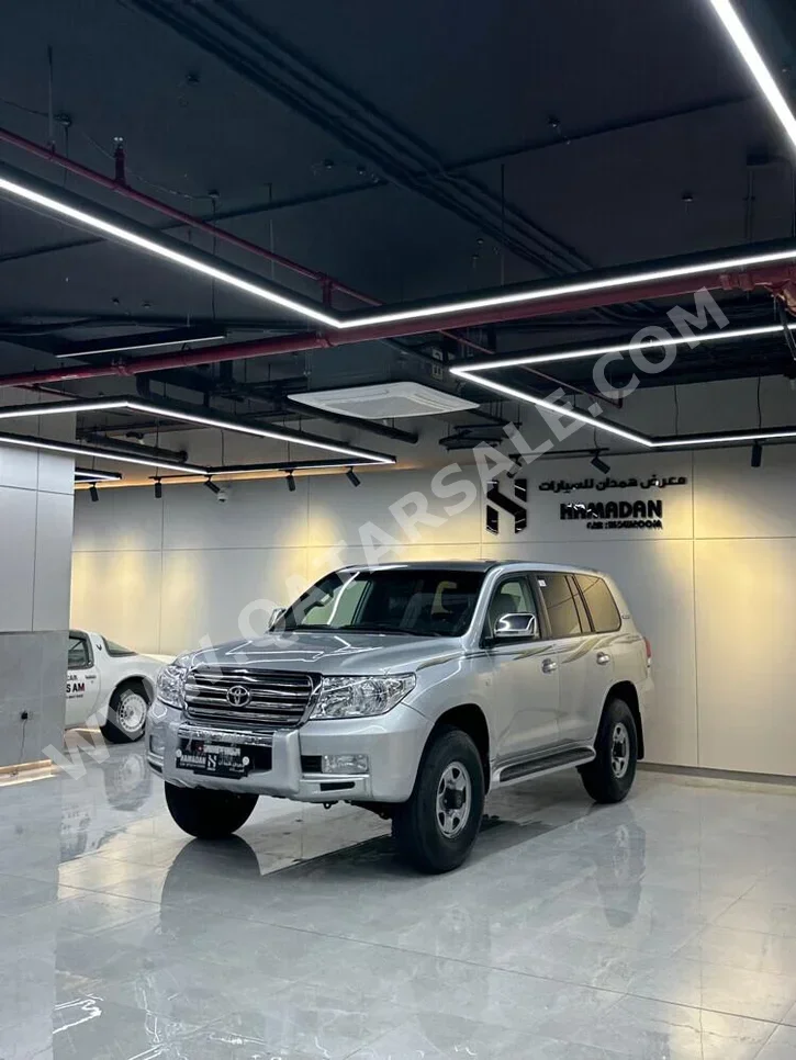 Toyota  Land Cruiser  G  2011  Automatic  419,000 Km  6 Cylinder  Four Wheel Drive (4WD)  SUV  Silver
