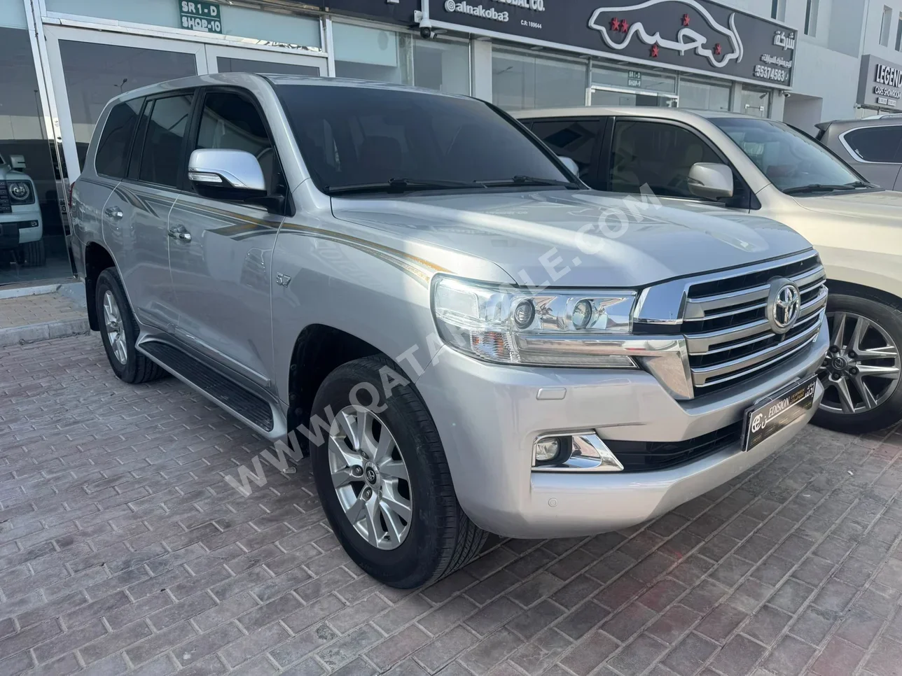 تويوتا  لاند كروزر  في اكس ار  2017  اوتوماتيك  298,000 كم  8 سلندر  دفع رباعي  اس يو في  فضي