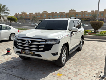 تويوتا  لاند كروزر  جي اكس ار  2022  اوتوماتيك  290,000 كم  6 سلندر  دفع رباعي  اس يو في  أبيض