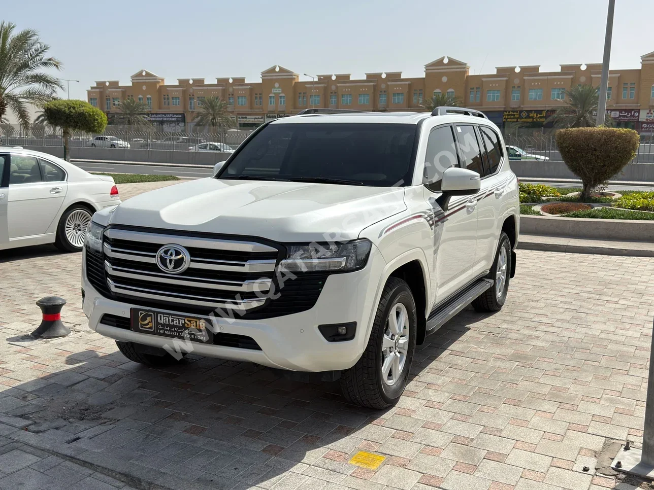 تويوتا  لاند كروزر  جي اكس ار  2022  اوتوماتيك  290,000 كم  6 سلندر  دفع رباعي  اس يو في  أبيض