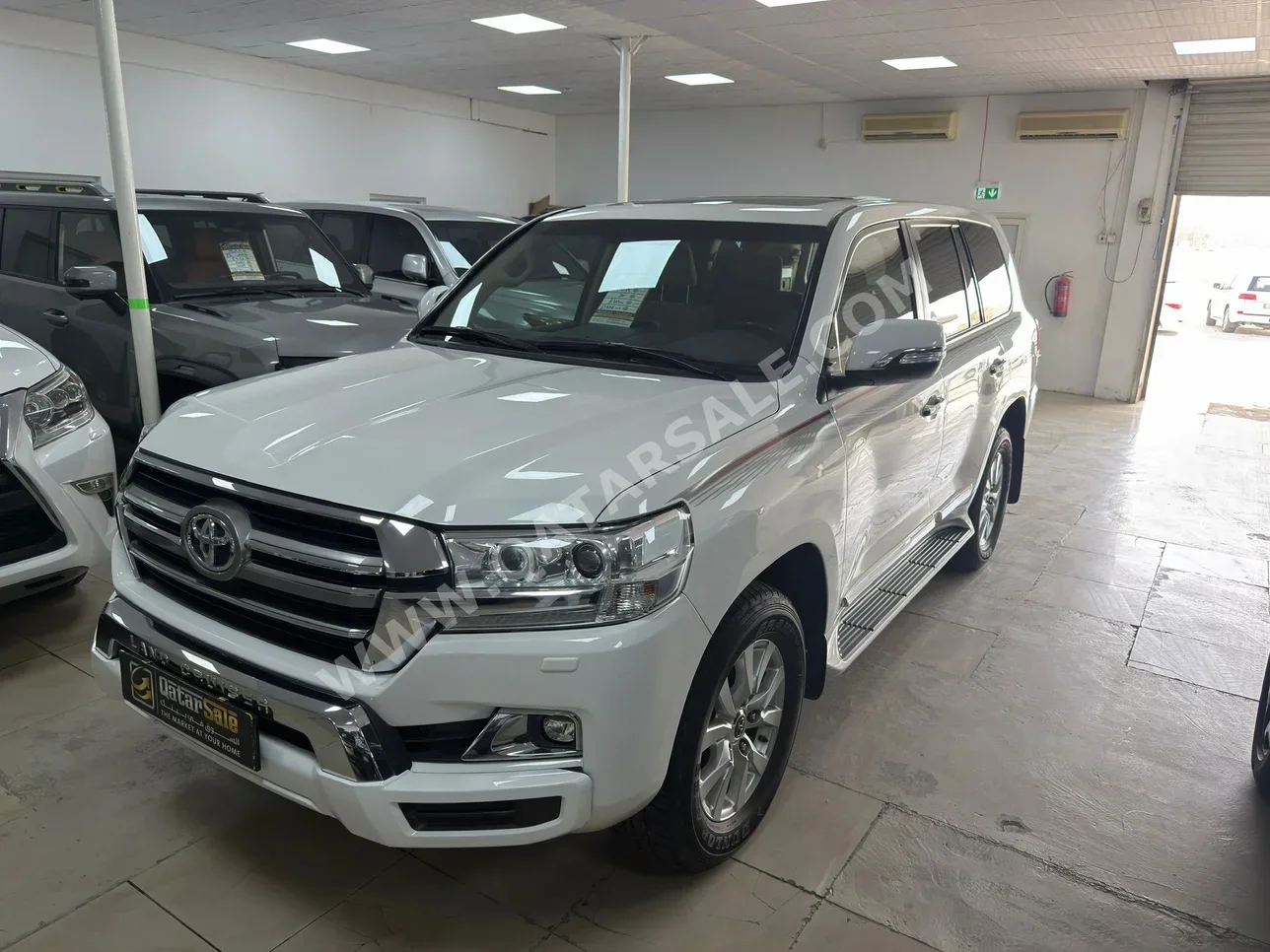 تويوتا  لاند كروزر  جي اكس ار  2019  اوتوماتيك  151,000 كم  8 سلندر  دفع رباعي  اس يو في  أبيض
