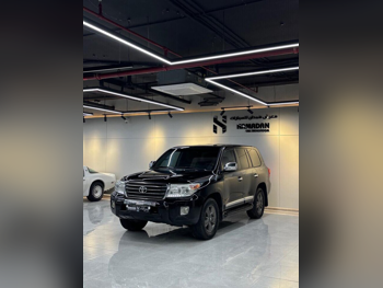 Toyota  Land Cruiser  GXR  2012  Automatic  330,000 Km  8 Cylinder  Four Wheel Drive (4WD)  SUV  Black