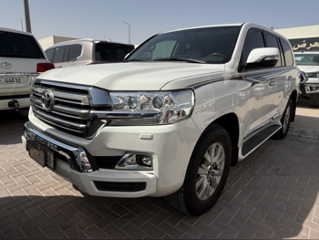 تويوتا  لاند كروزر  جي اكس ار  2018  اوتوماتيك  238,000 كم  8 سلندر  دفع رباعي  اس يو في  أبيض