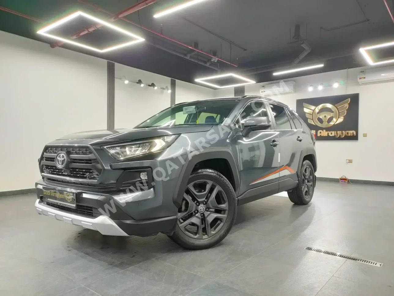 تويوتا راف 4 2022 اوتوماتيك 32,000 كم 4 سلندر دفع رباعي اس يو في رمادي