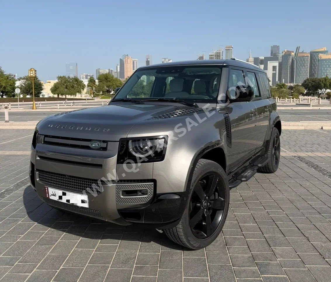 لاند روفر  ديفيندر  110 اتش اس اي  2025  اوتوماتيك  0 كم  6 سلندر  دفع رباعي  اس يو في  رمادي  تحت الضمان
