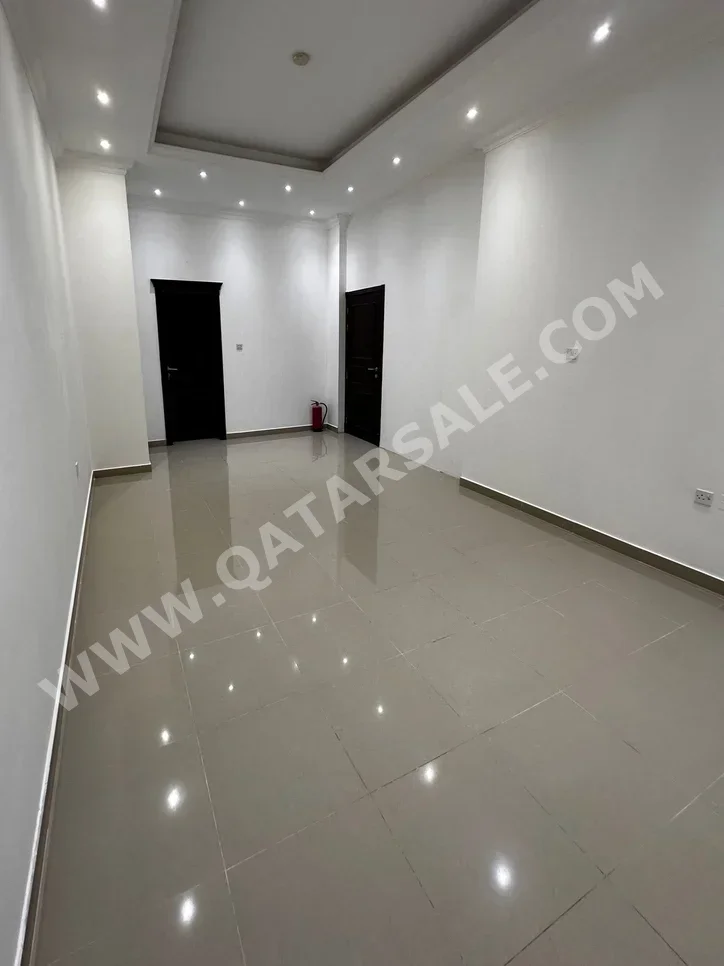 Compound  - Not Furnished  - Al Rayyan  - Muaither  - 4 Bedrooms