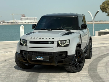 Land Rover  Defender  90  2022  Automatic  83,000 Km  4 Cylinder  Four Wheel Drive (4WD)  SUV  Gray