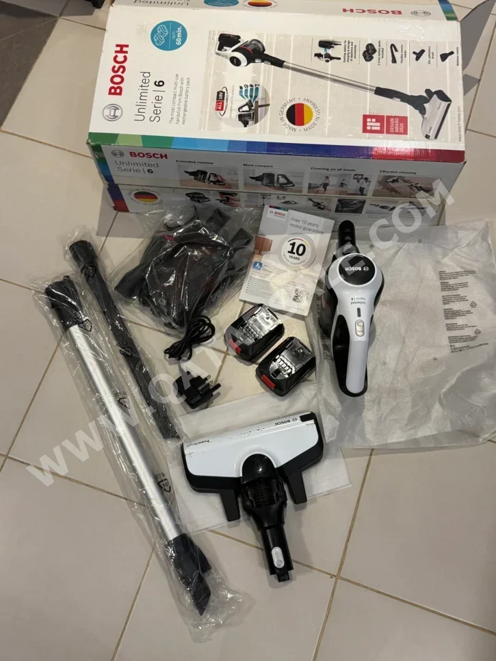 وزن خفيف  بدون كيس  أبيض  ألمانيا \  مكنسة كهربائية محمولة