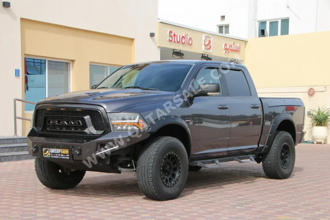 دودج  رام  1500 لارامي  2017  اوتوماتيك  88,000 كم  8 سلندر  دفع رباعي  بيكب  رمادي