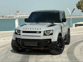 لاند روفر  ديفيندر  90  2022  اوتوماتيك  83,000 كم  4 سلندر  دفع رباعي  اس يو في  فضي