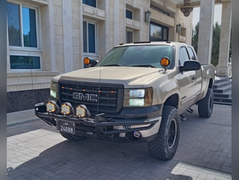 جي ام سي  سييرا  1500  2008  اوتوماتيك  440,000 كم  8 سلندر  دفع رباعي  بيكب  فضي