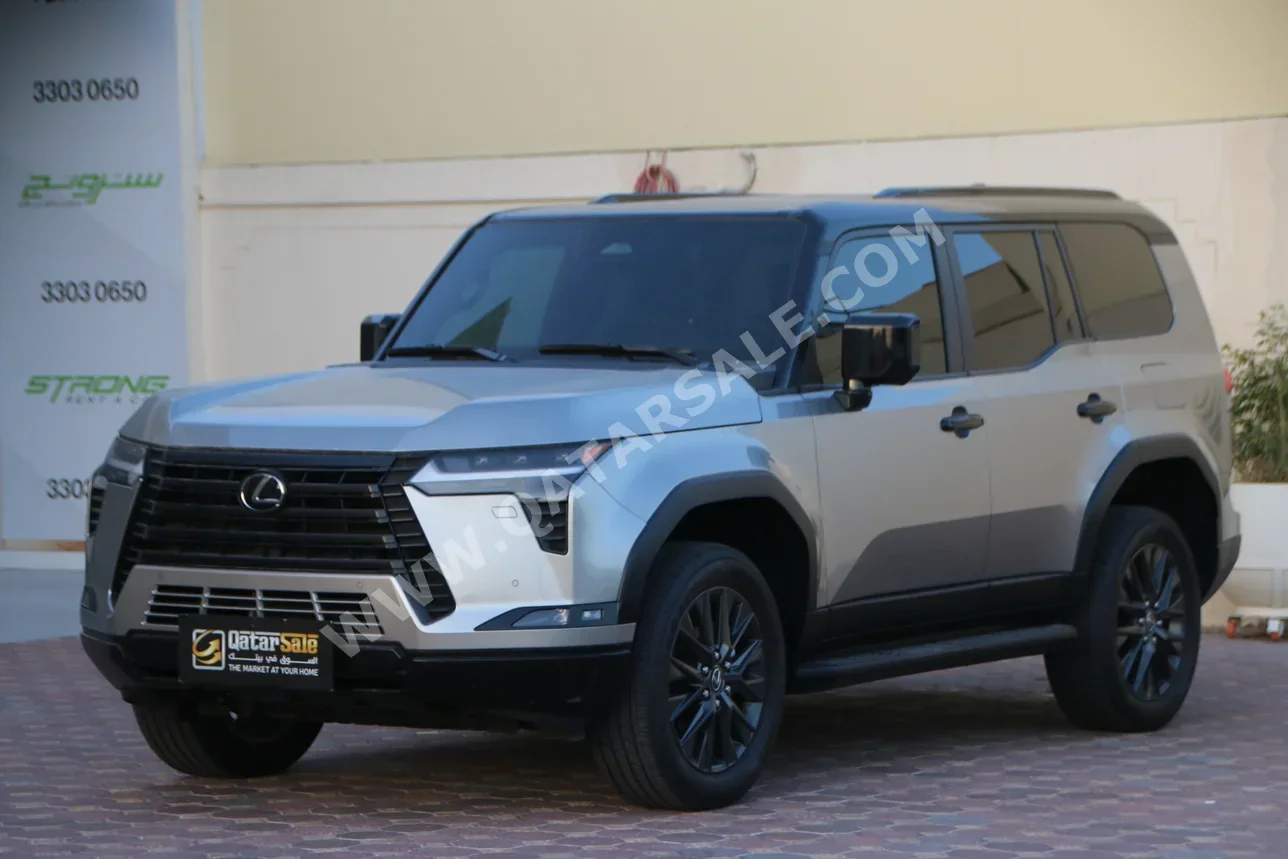 لكزس جي اكس 550 2024 اوتوماتيك 33,000 كم 6 سلندر دفع رباعي اس يو في رمادي وأسود