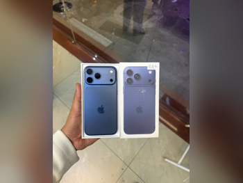 هواتف نقالة ابل  - ايفون 17  - برو ماكس  - سمائي  - 256 جيجابايت  - تحت الضمان