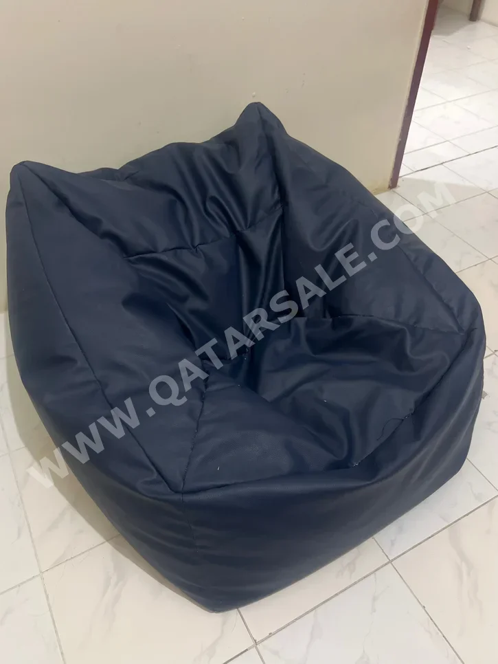 أسرة هوائية وأكياس النوم