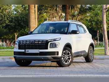 Hyundai  Venue  4 Cylinder  2x4  White  2025