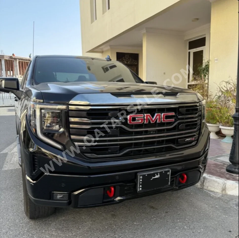 جي ام سي سييرا اي تي 4 2023 اوتوماتيك 46,000 كم 8 سلندر دفع رباعي بيكب أسود تحت الضمان