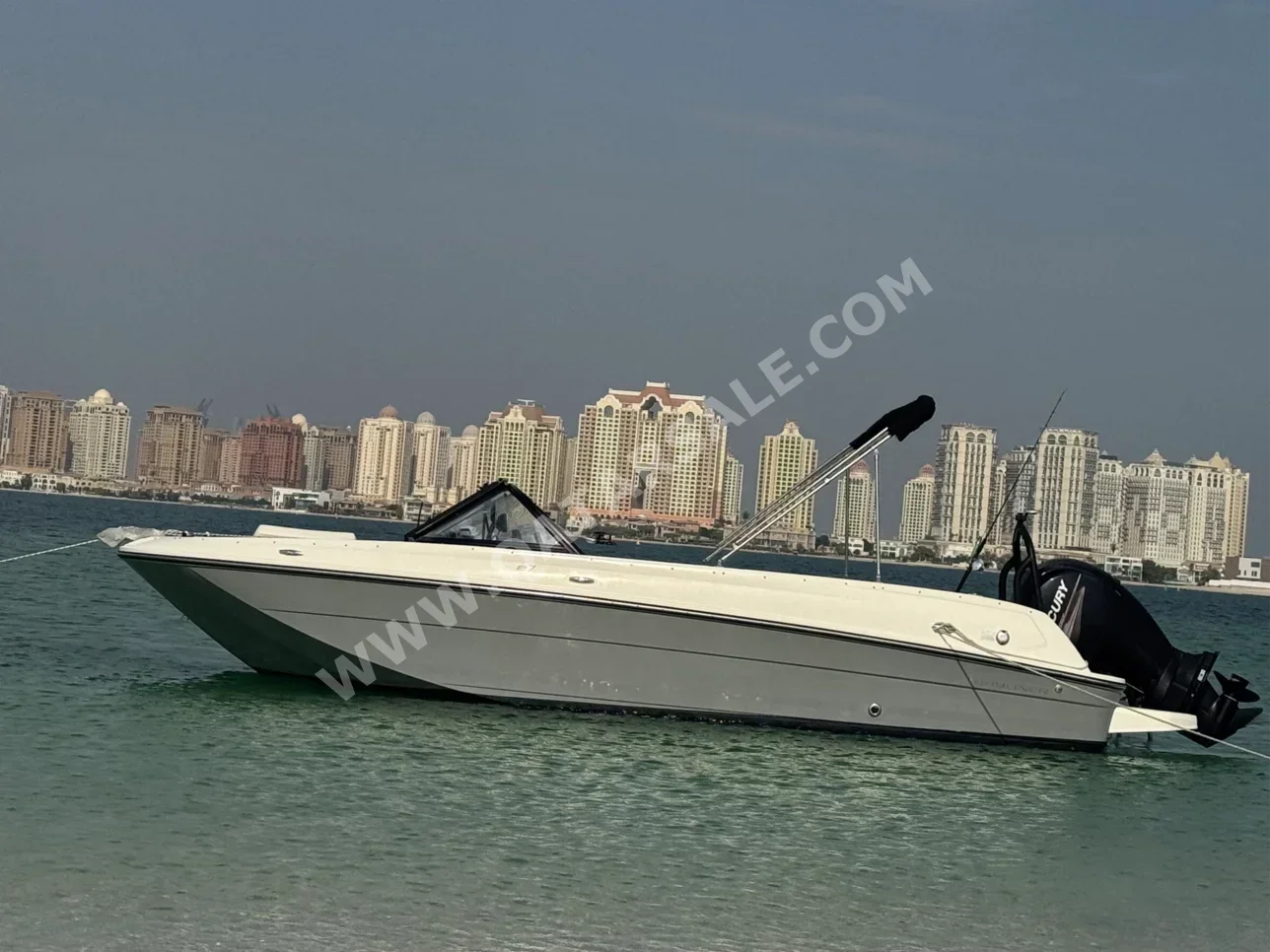 قوارب سريعة بايلاينر مع موقف