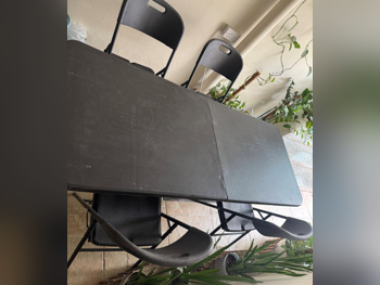 أثاث اخارجي - اللون الرمادي  - طاولة مع كراسي