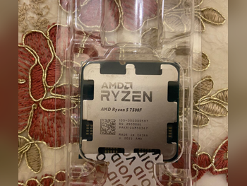 AMD /  AMD Ryzen 5  3.7 GHz Mhz  12 Cores