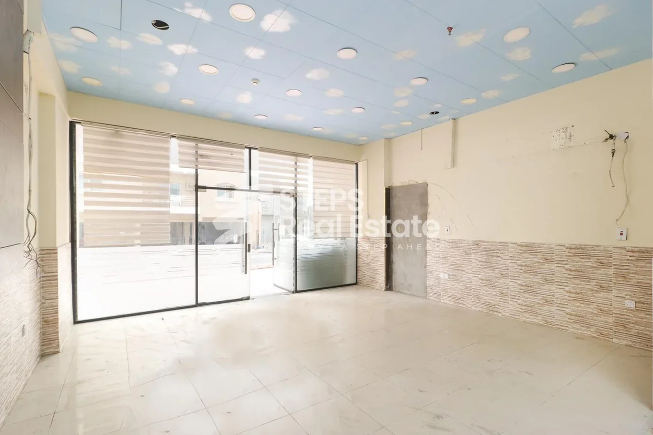 Commercial Shops - Not Furnished  - Doha  For Rent  - Fereej Bin Mahmoud