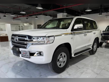 Toyota  Land Cruiser  VXR  2018  Automatic  247,000 Km  8 Cylinder  Four Wheel Drive (4WD)  SUV  White