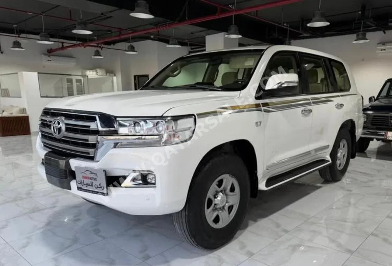 Toyota Land Cruiser VXR 2018 Automatic 247,000 Km 8 Cylinder Four Wheel Drive (4WD) SUV White