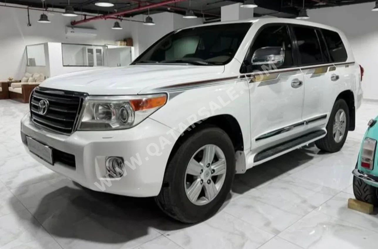 Toyota  Land Cruiser  GXR  2012  Automatic  379,000 Km  6 Cylinder  Four Wheel Drive (4WD)  SUV  White
