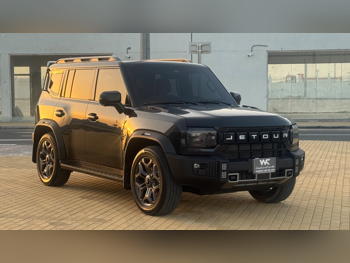 جيتور  تي 2  لكجري  2025  اوتوماتيك  24,000 كم  4 سلندر  دفع رباعي  اس يو في  أسود  تحت الضمان