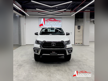 Toyota  Hilux  SR5  2026  Automatic  0 Km  4 Cylinder  Four Wheel Drive (4WD)  Pick Up  White  With Warranty