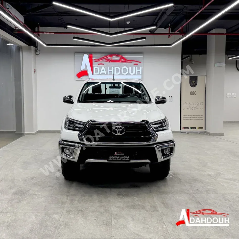 Toyota  Hilux  SR5  2026  Automatic  0 Km  4 Cylinder  Four Wheel Drive (4WD)  Pick Up  White  With Warranty