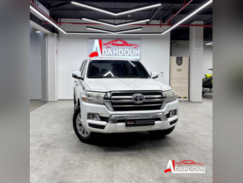 Toyota  Land Cruiser  GXR  2013  Automatic  298,000 Km  8 Cylinder  Four Wheel Drive (4WD)  SUV  White