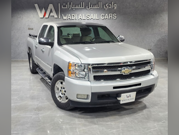 شفروليه  سلفرادو  ال تي  2010  اوتوماتيك  185,000 كم  8 سلندر  دفع رباعي  بيكب  فضي و أسود