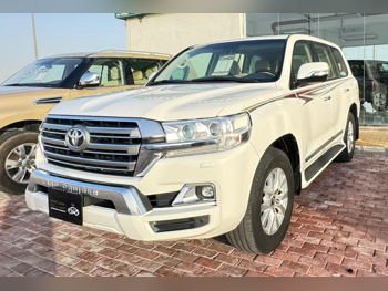 Toyota  Land Cruiser  GXR  2018  Automatic  226,000 Km  8 Cylinder  Four Wheel Drive (4WD)  SUV  White